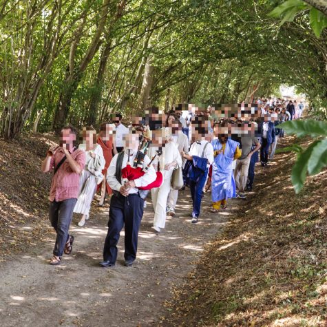 Manoir-du-Cosquer-La-Roche-Jaudy-vers-la-cérémonie-blur